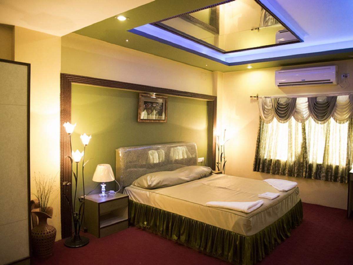 Hotel Sunshine Baharampur Dış mekan fotoğraf